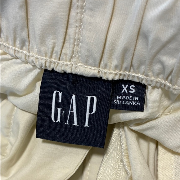 GAP elastic waist tan cargo pants. Size extra small - Picture 2 of 11